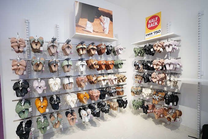 R&B store
